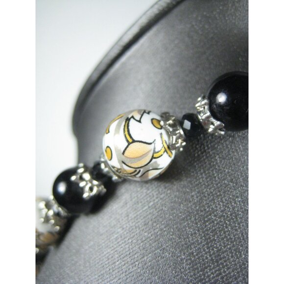Beaded Necklace Plastic Black Floral Beads 20 Inches Silvertone - Picture 9 of 11